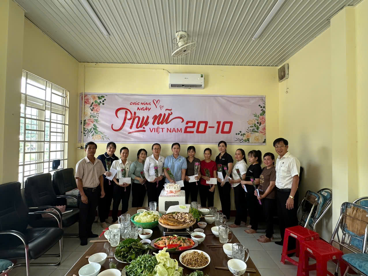 Họp mặt nữ CBNV-NLĐ tahi Nhà máy chế biến mủ Đồng Tiến